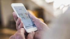 Photo of a smart phone showing blood pressure reading Photo of a smart phone showing blood pressure reading