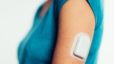 A woman wearing the Sigi Patch Pump.